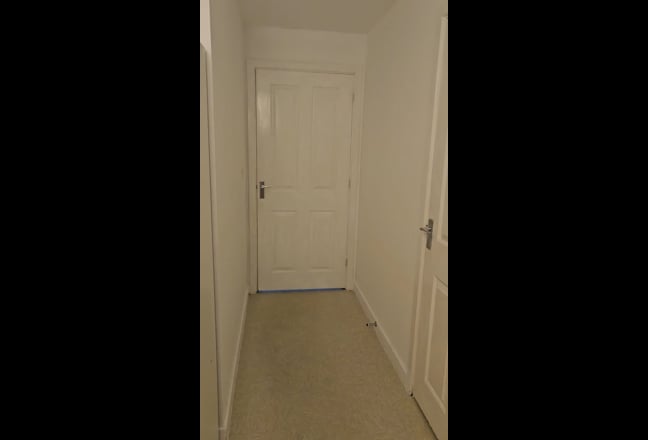 A spacious large bedroom  Main Photo