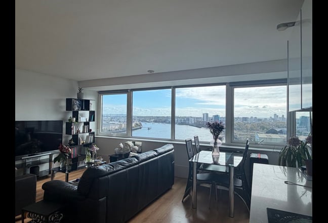 Double room in 2 beds / 1 bath at Surrey Quays Main Photo