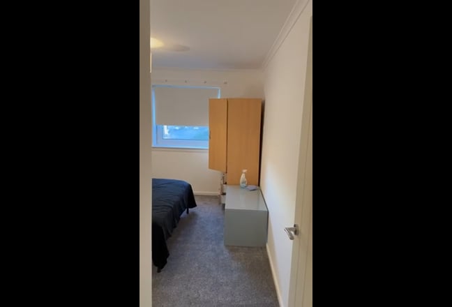 Room Available for girl  Main Photo