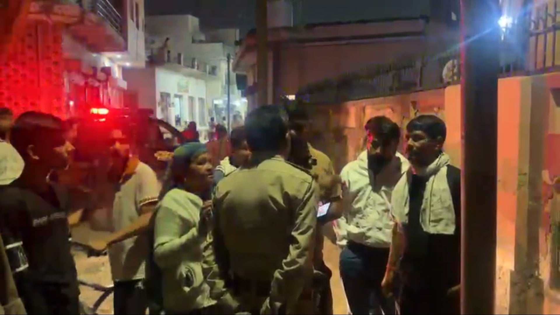 Mathura- करवाचौथ पर प्रेमी से मिलने पहुंची विवाहिता, पीछा करते हुए पति ने पकड़ा