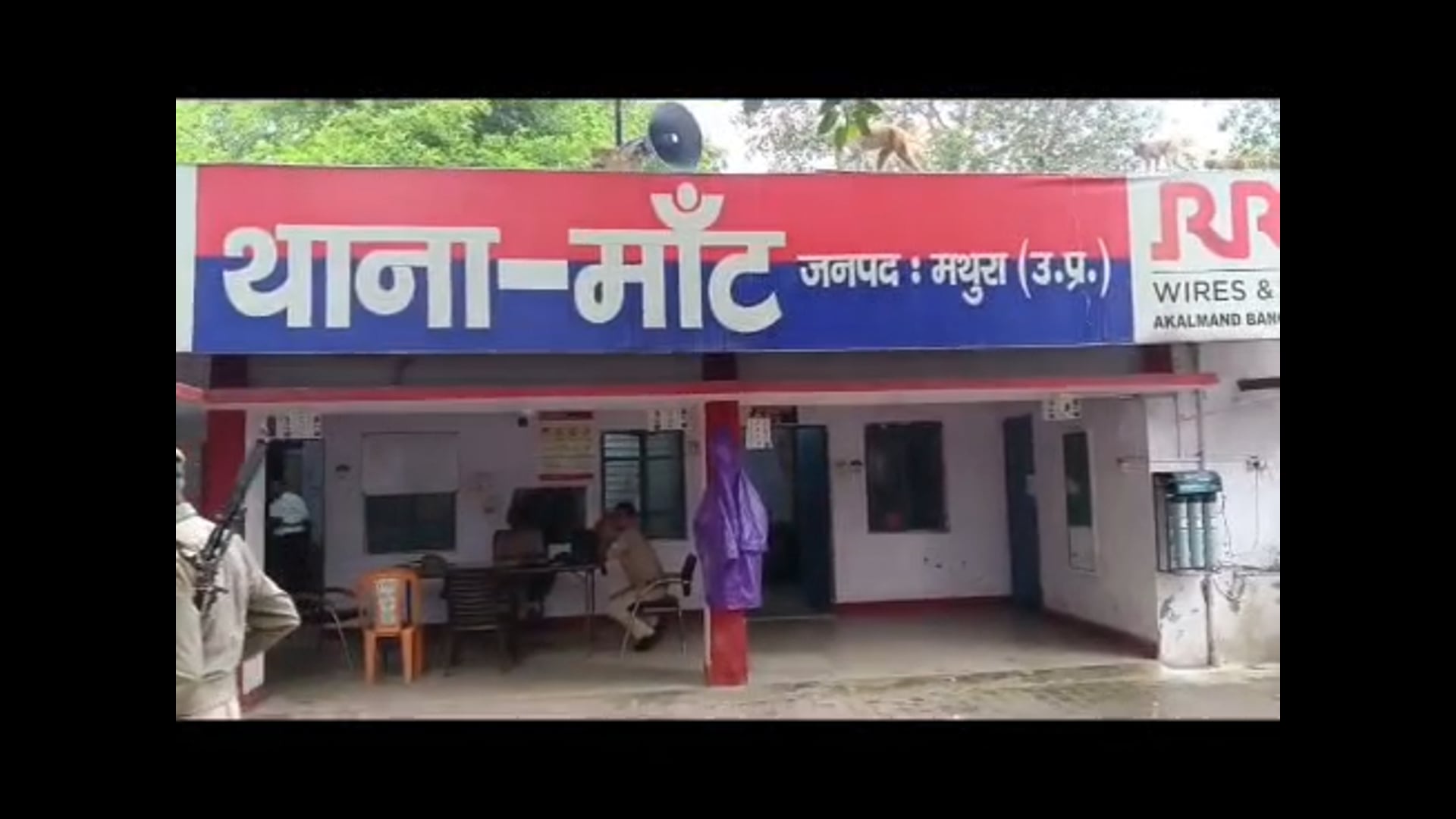 मथुरा के मांट में ई रिक्शा में पीछे से घुसी तेज रफ्तार बाय युवक की, दर्दनाक मौत,,