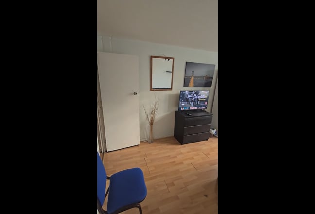 Large Double Room - Bills Inc + WiFi + Own Toilet/ Main Photo