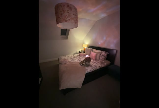 Luxury Double Room en suite &pound;1150 bills included Main Photo