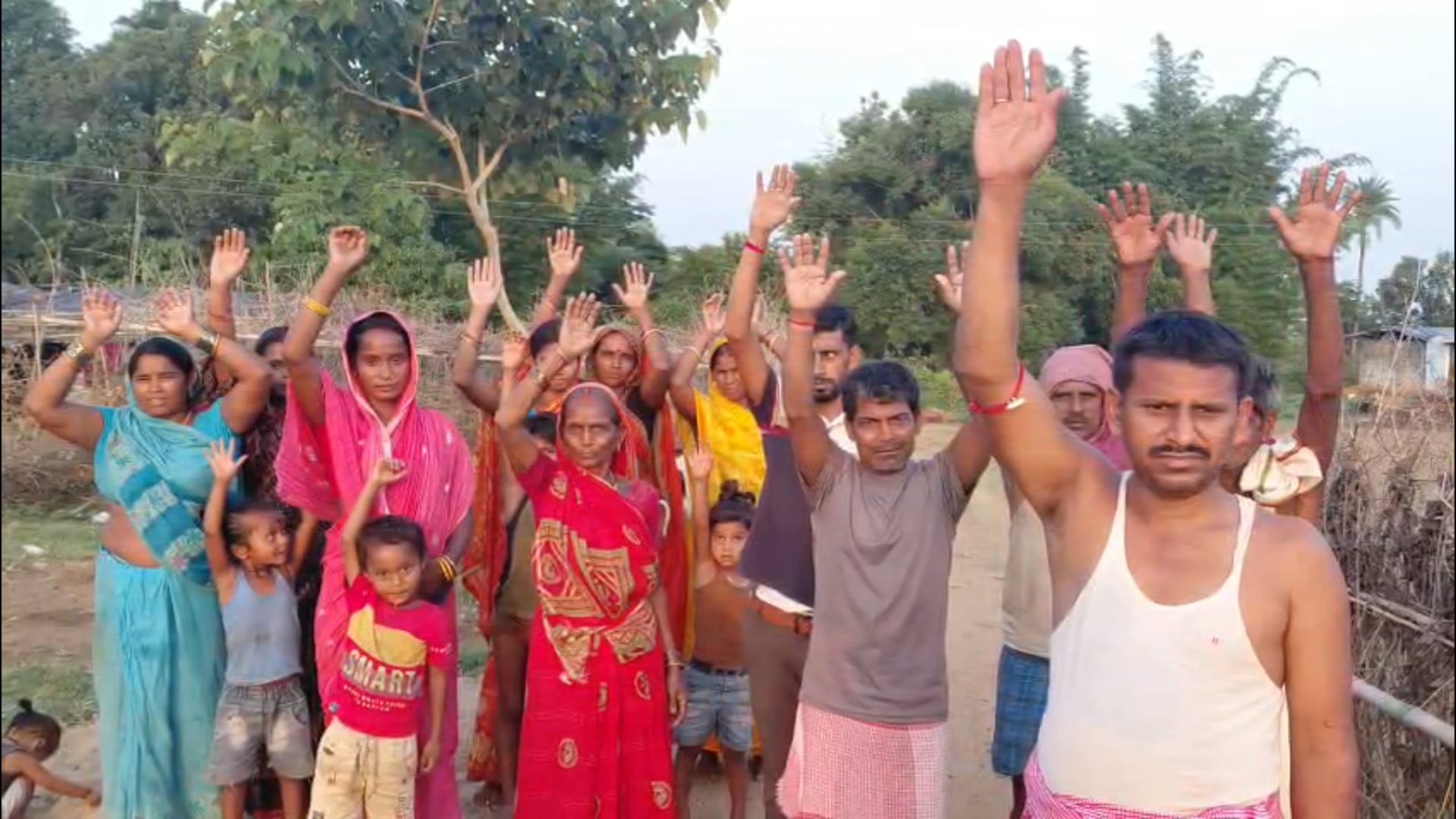 सांसद द्वारा गांव गोद लेने की झुठी कहानी 