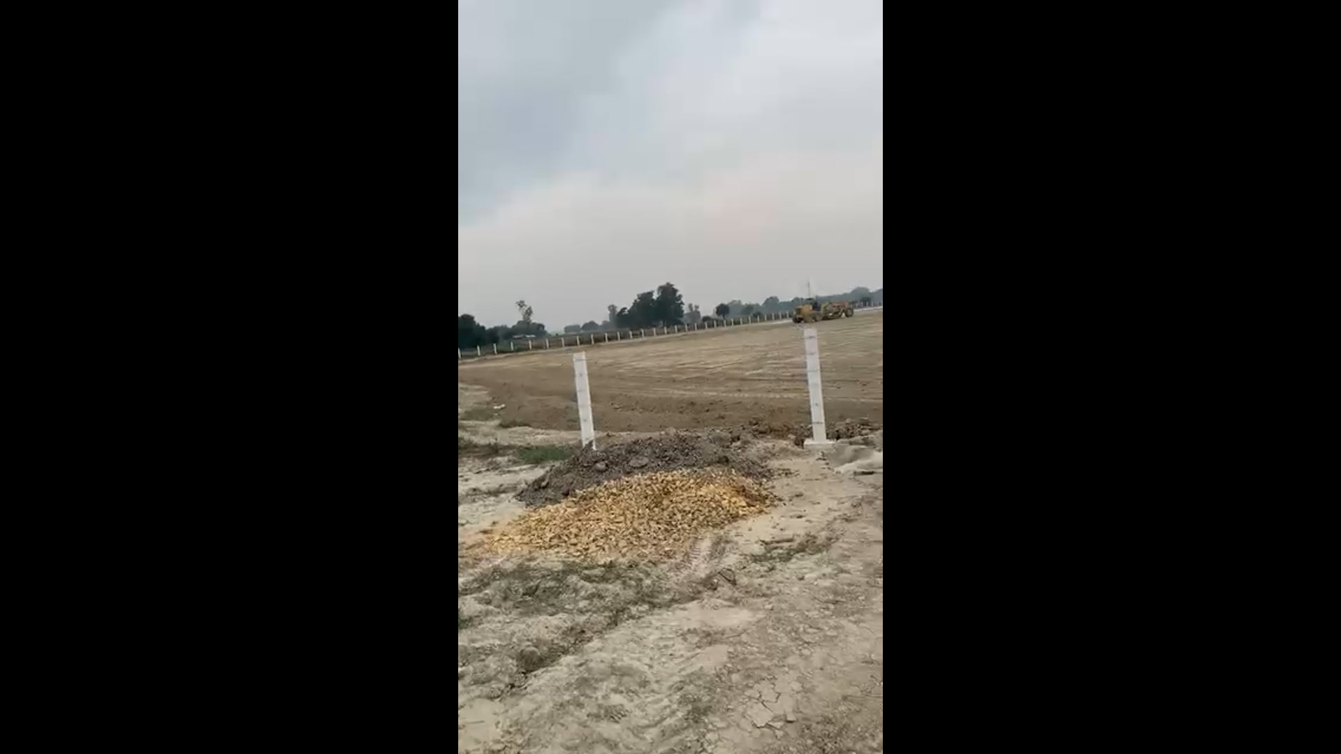 ​अम्बेडकर नगर बेवाना सस्पना में बन रहे रिलायंस गैस प्लांट का कार्य जोरों पर।