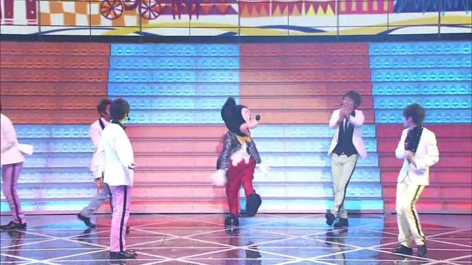 第62回NHK紅白歌合戦 小さな世界 ARASHI(嵐),芦田爱菜,铃木福