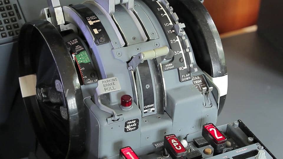 Boeing 737300 Trim Wheels Spinning on Vimeo