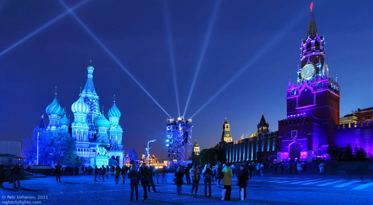 Moscow show. Круг света красная площадь. Светошоу в Москве. Света Москва. Светошоу МГУ.