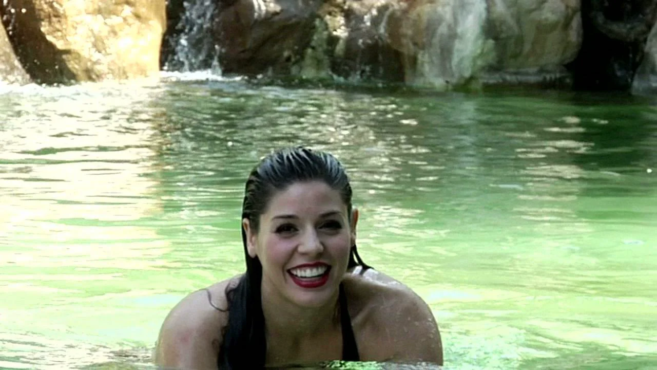 The letter. пончики в индивидуальной упаковке. мармеладные конфеты. What can you buy at the shop. сладости кондитерские изделия.