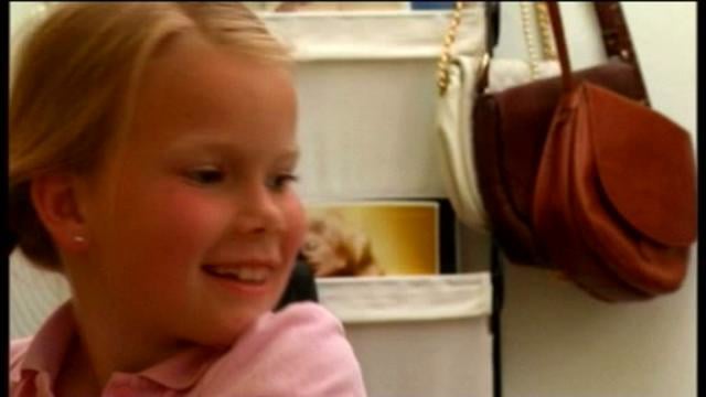 Av Pernilla Olsson, om kampen mellan tre flickor. Jag spelar Ronjas mamma.