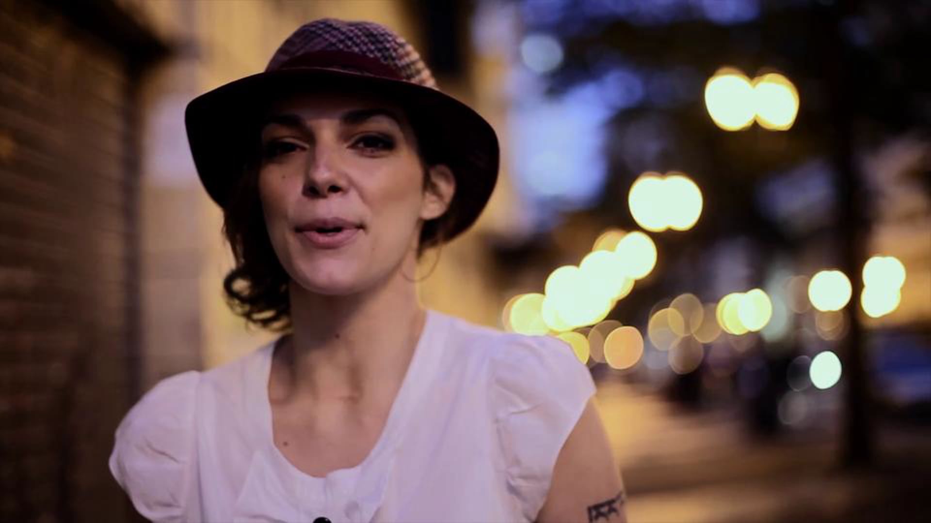 Bárbara Eugênia - Por Aí (Official Video)