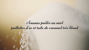 Ananas poêlés au miel, paillettes d'or et tuile de caramel très blond
