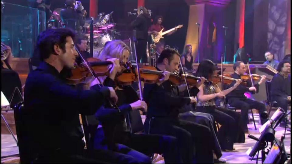Янни хрисомаллис концерт. Янни хрисомаллис концерт 2006. Янни хрисомаллис 2017. Оркестр Yanni 2006 sostav. Yanni Live the Concert event 2006.