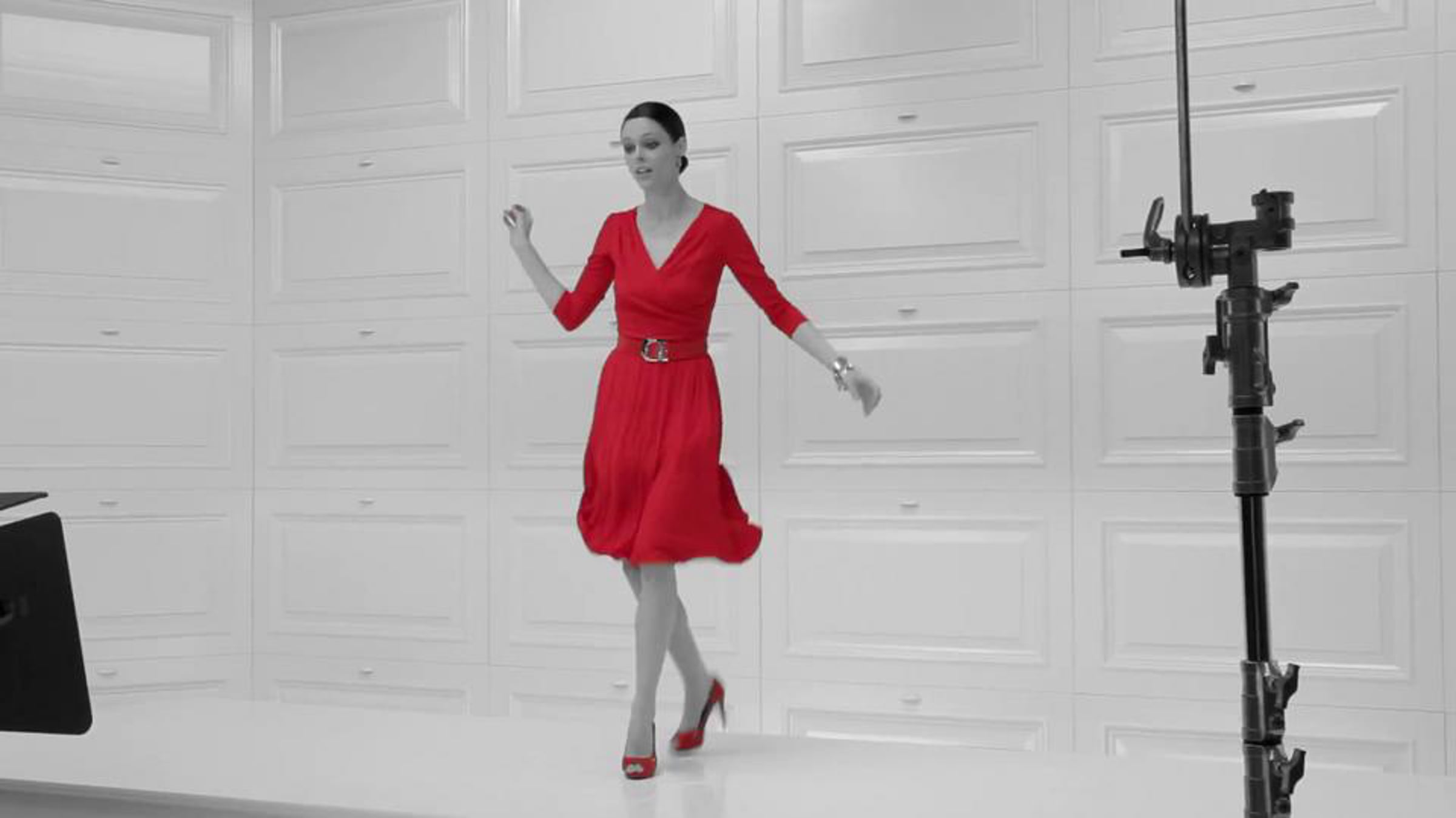 Behind-the-scenes: Coco Rocha in White House Black Markets New TV Spot ...