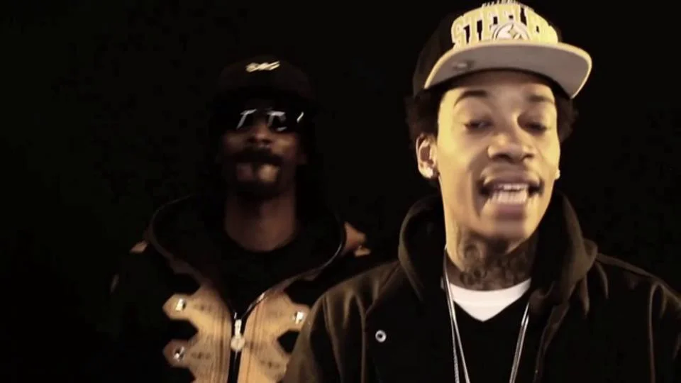 Wiz Khalifa - Black And Yellow Ft. Snoop Dogg, Juicy J, & T-Pain [G-MIX] 
