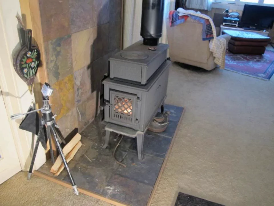 Jotul Black Bear F 118 CB Wood Stove on Vimeo