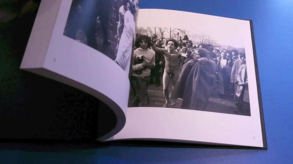 Garry Winogrand - The Man In The Crowd