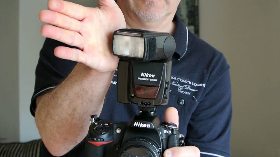 Bounce flash portrait tip, get better modelling on your subject's face on Vimeo