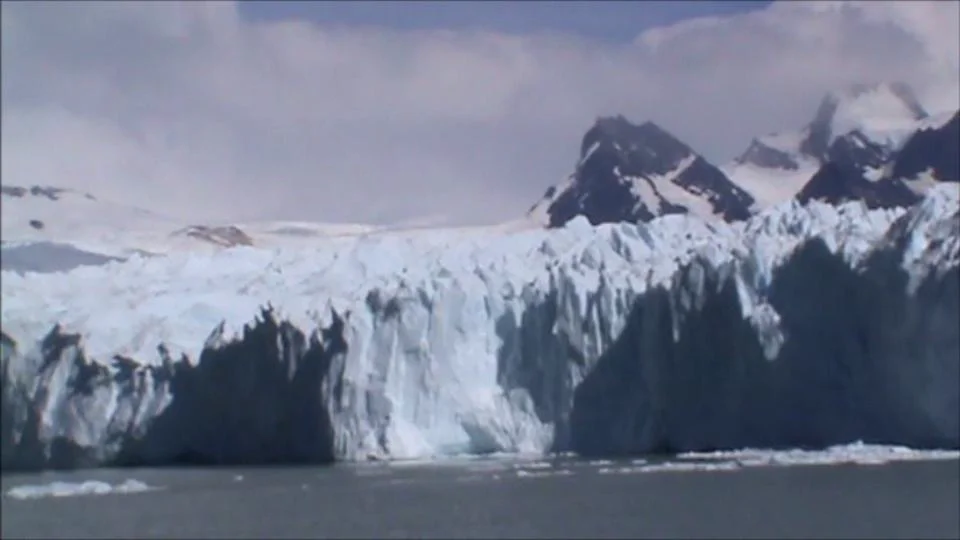 Desprendimiento en el Glaciar Perito Moreno on Vimeo