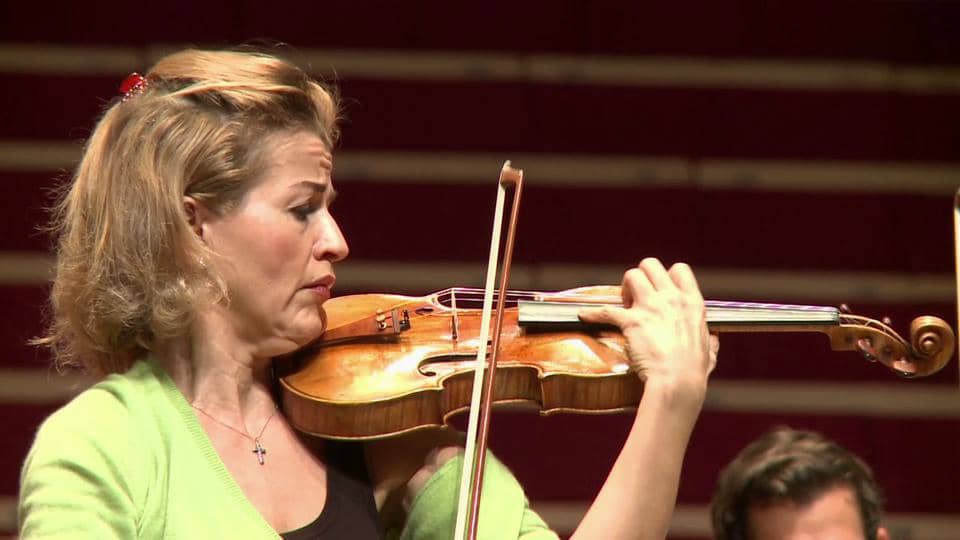 Anne-Sophie Mutter playing Beethoven's Violin Concerto in D Major, Op ...