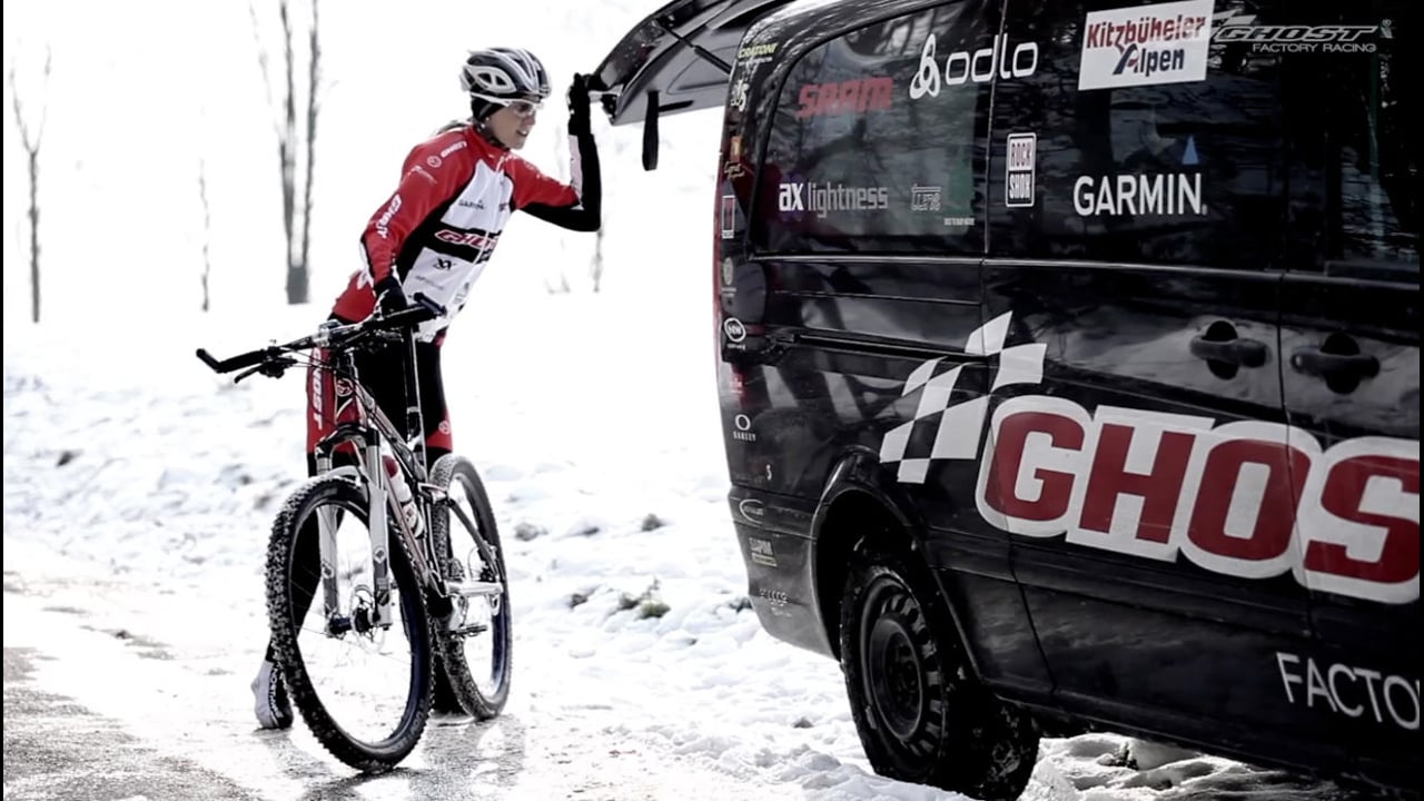 GHOST Factory Racing Team #02 - Saisonvorbereitung bei Katrin Leumann in der Schweiz