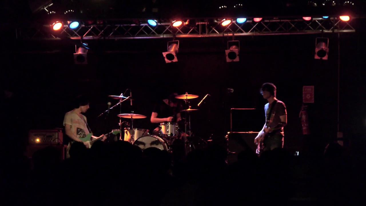 Cribs Mirror Kissers on Vimeo