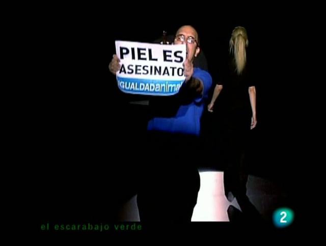 Igualdad Animal salta a la pasarela Cibeles en protesta contra las pieles