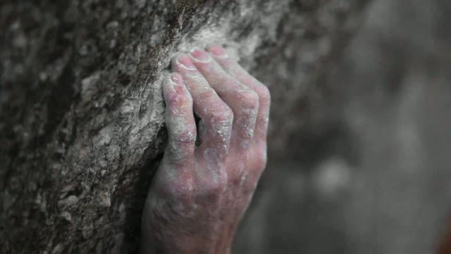 Sweet lines: Bouldering, La Proue. F7a+ bloc.