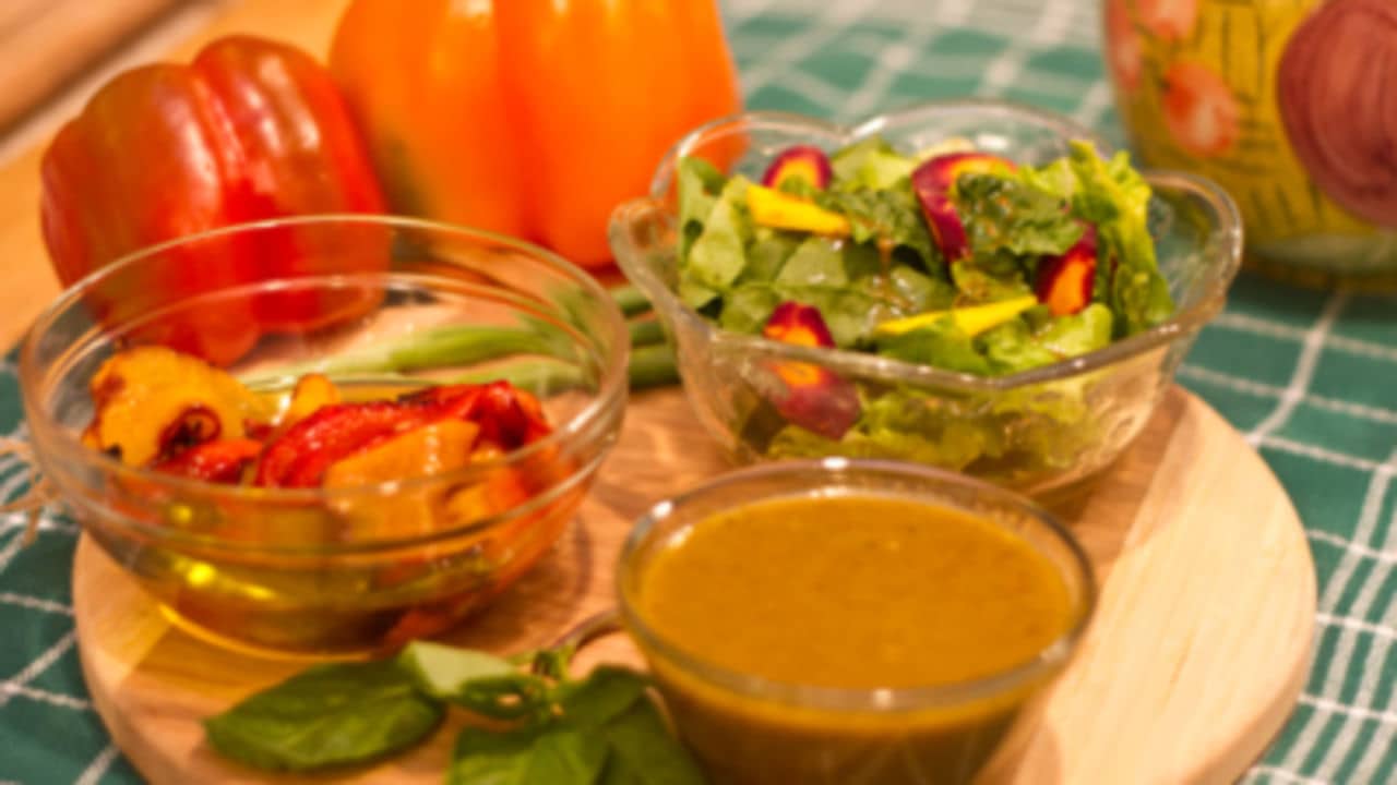 Roasted Bell Pepper Salad Dressing on Vimeo