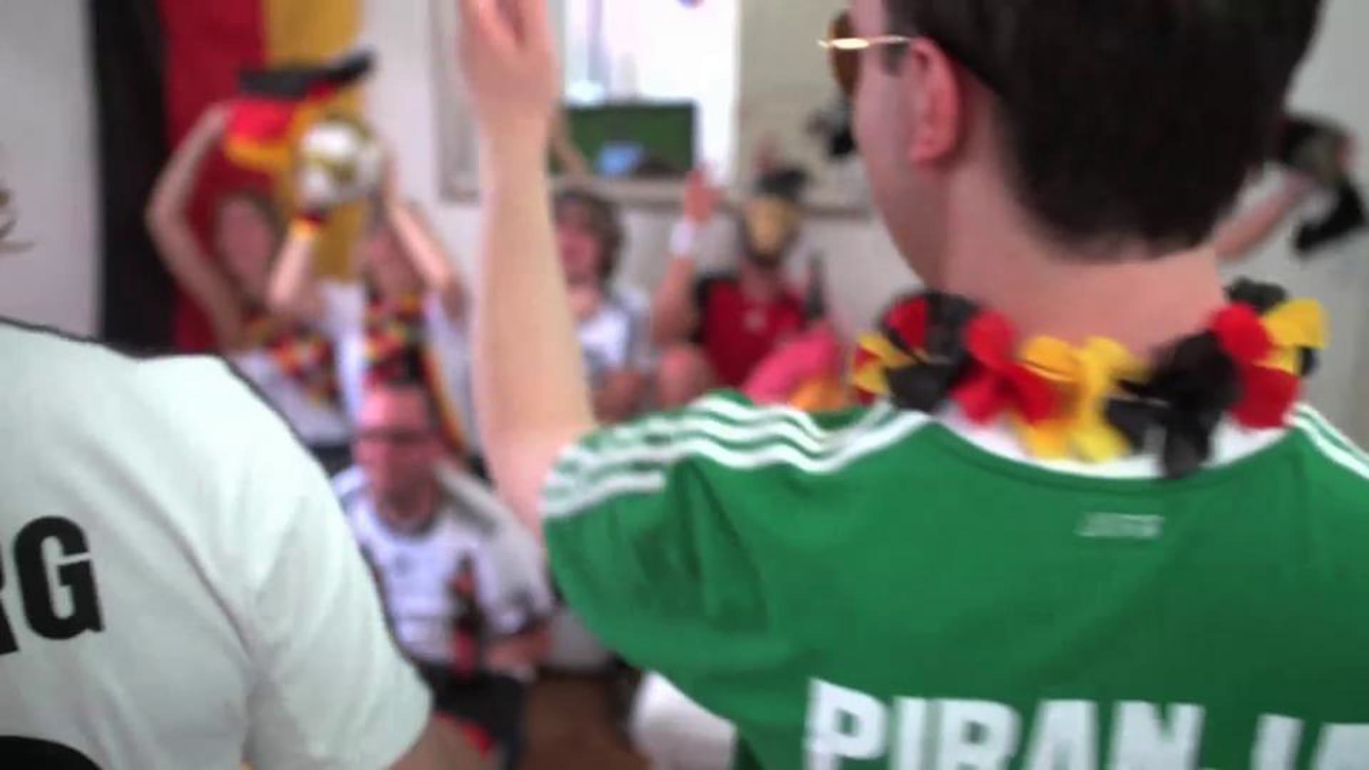 Rossberg & Piranja - Ein ganzes Land steht Kopf