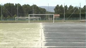 Canvi de gespa al camp de futbol