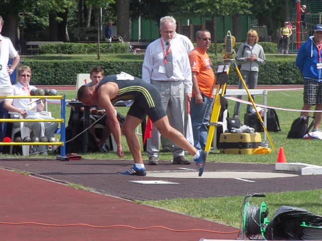 Roman Šebrle - shot put 15.47m slow motion
