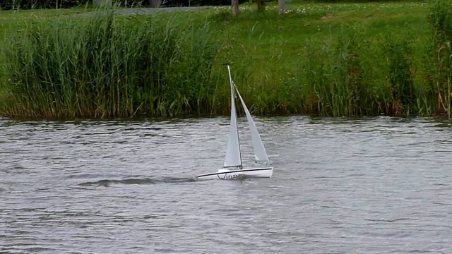 Rc best sale sailboat surmount