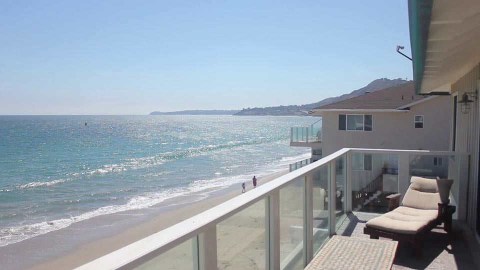 Malibu Beach House Zillow on Vimeo