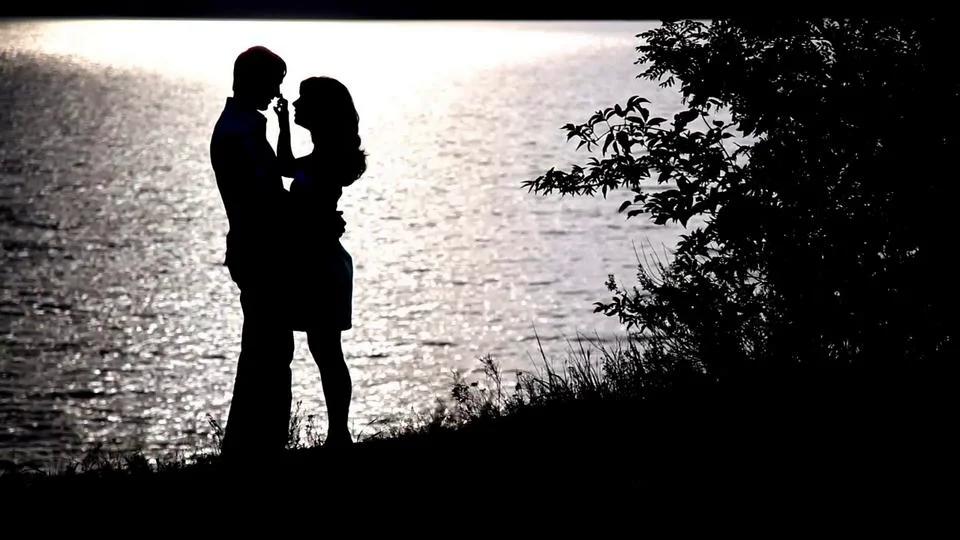 Глаза карие карие губы сладкие. Послушайте не пожалеете. Добронравовы поют под гитару. Журавли песня. Послушайте не пожалеете.