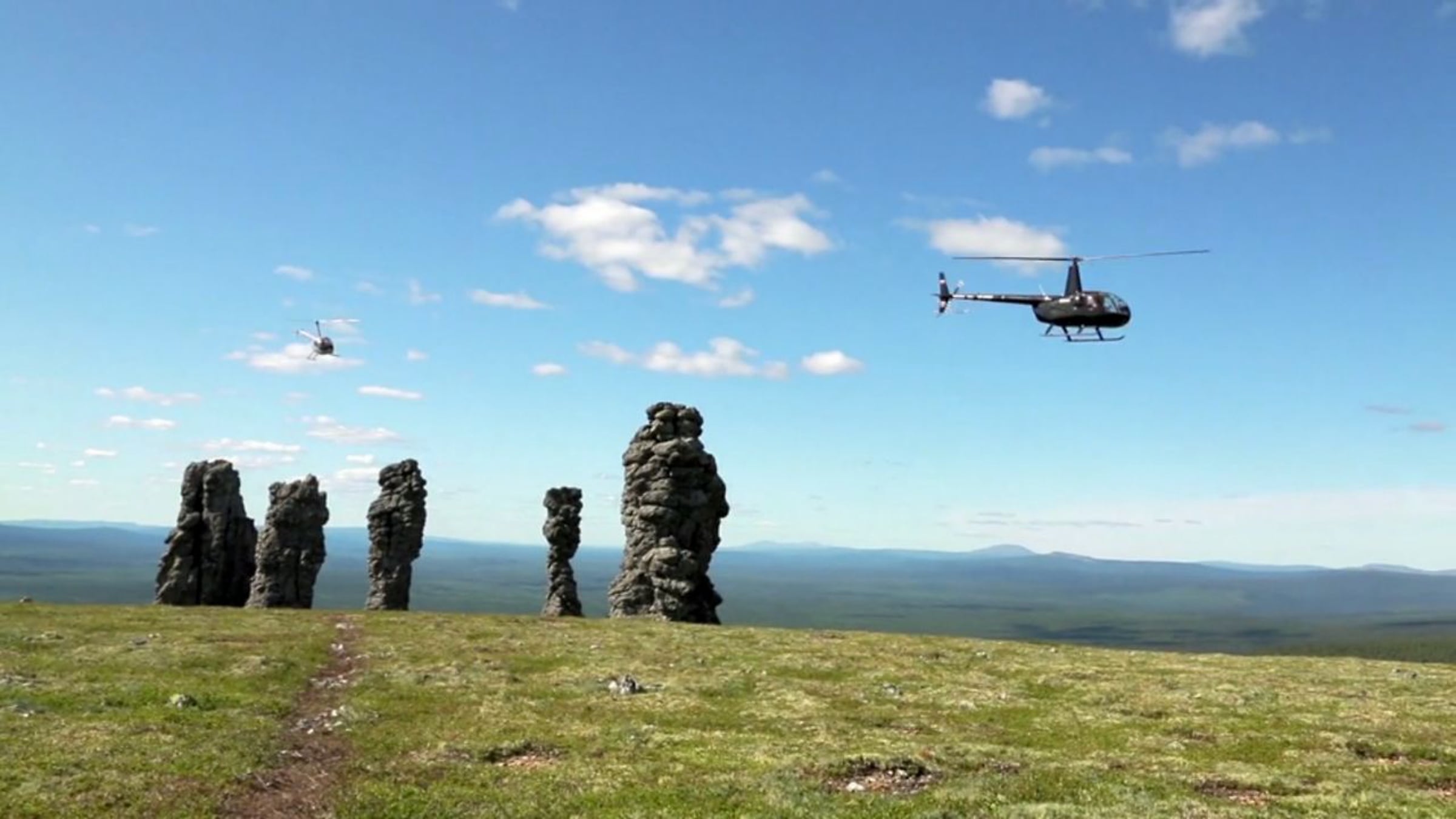 Вертолетные туры на маньпупунер из перми. Маньпупунер вертолет. Плато маньпупунер. Маньпупунер вертолет. Перевал маньпупунер.