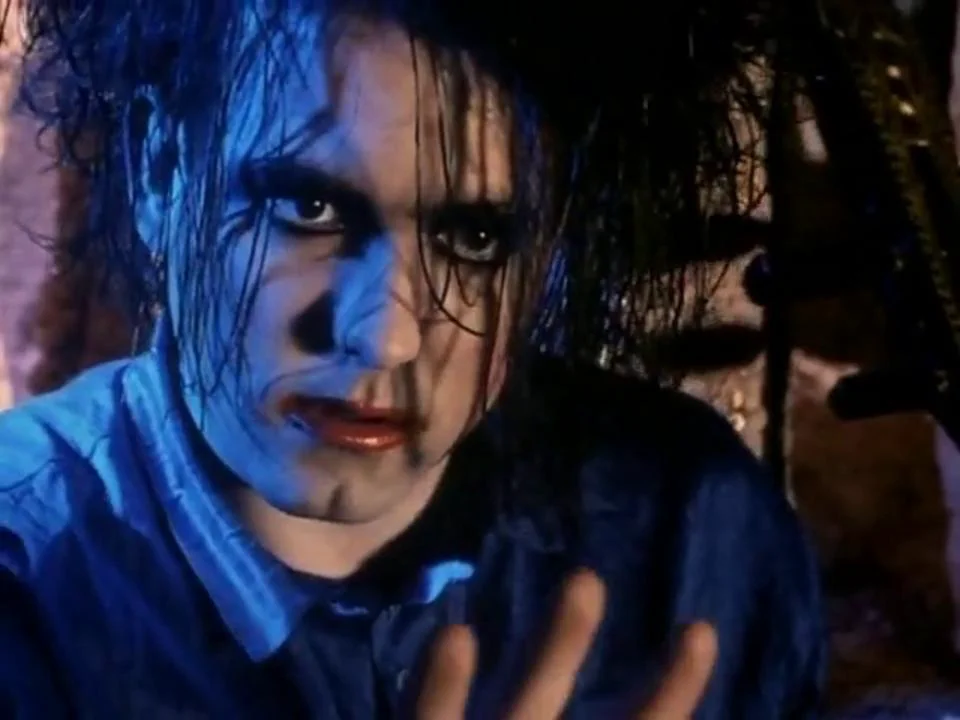 The Cure - Lovesong (Official Music Video) 