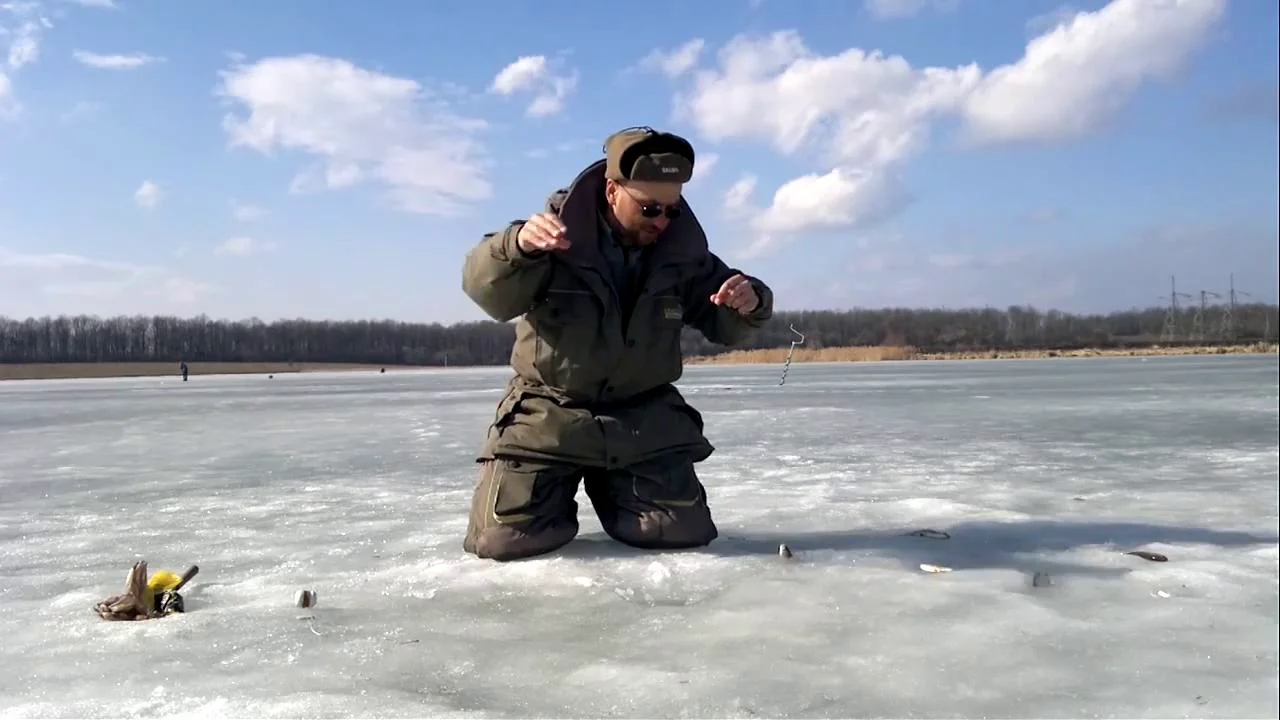 рыбалка на волге. приколы на рыбалке 2021. прикольная рыбалка на ютубе. простая рыбалка. самый интересный канал про рыбалку.
