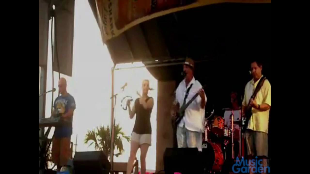 Cool Rayz Live.flv on Vimeo