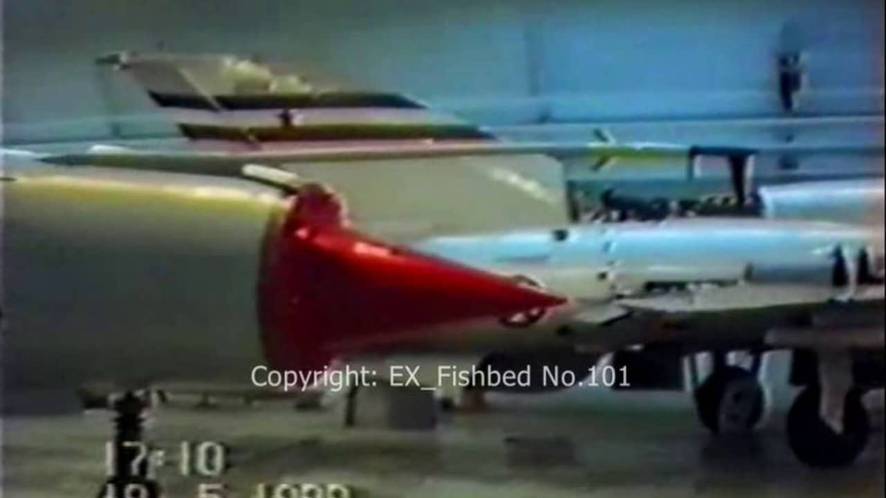 Unutar podzemnog objekta KLEK bivšega vojnog aerodroma Željava (1989 ...