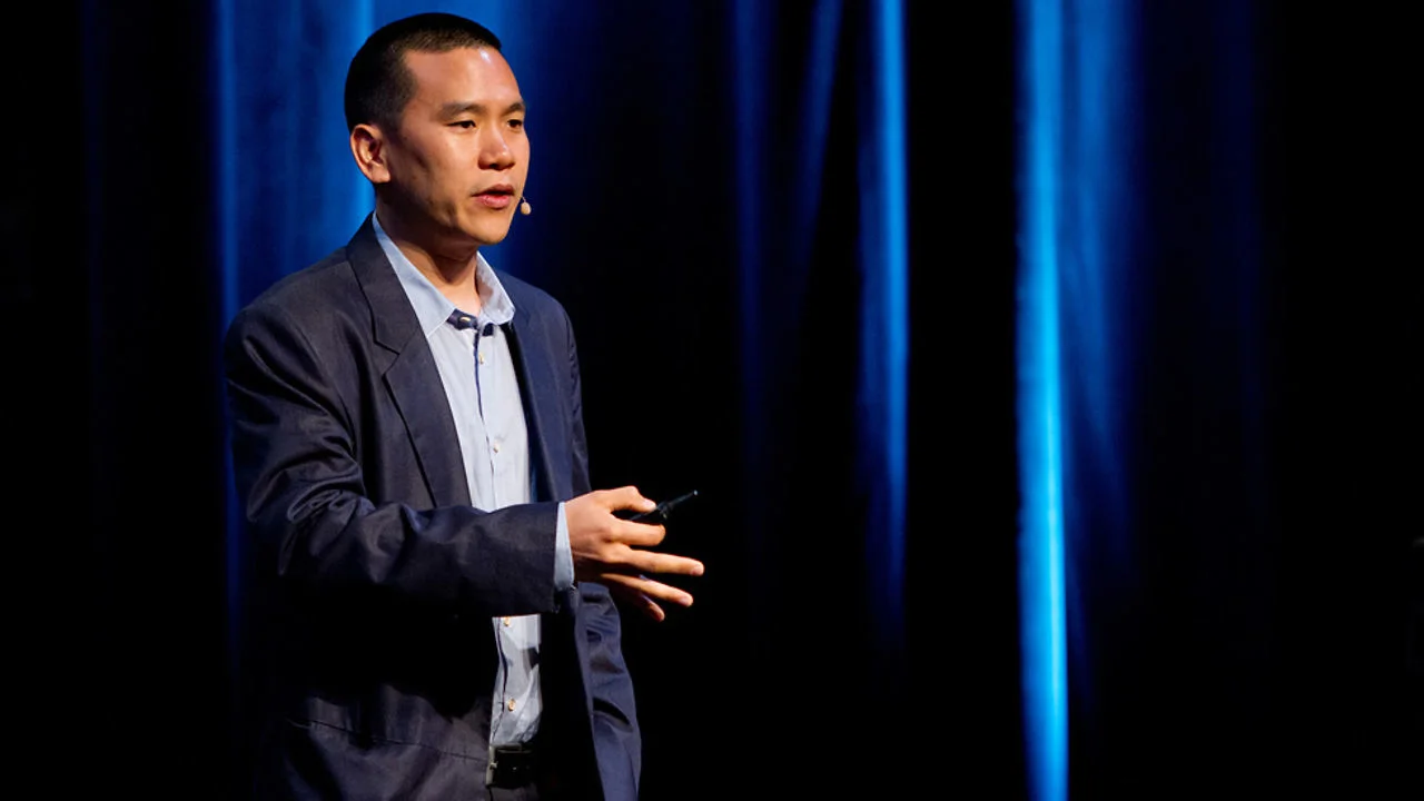 Eric Cheng speaks at Luminance 2012 on Vimeo