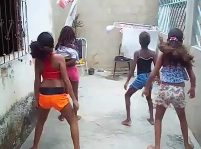 Crianças dançando funk