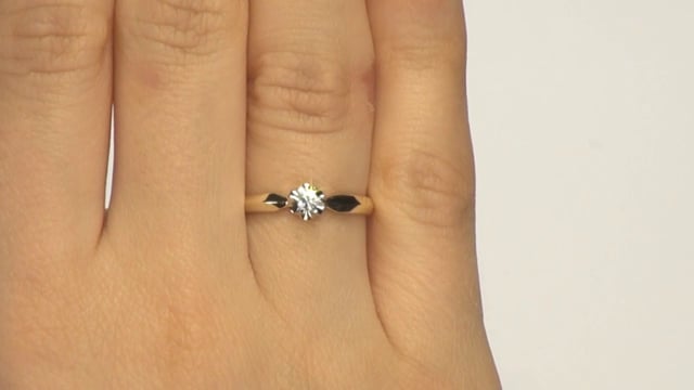 Wideo Pierścionek zaręczynowy  z brylantem Kartezja z żółtego złota