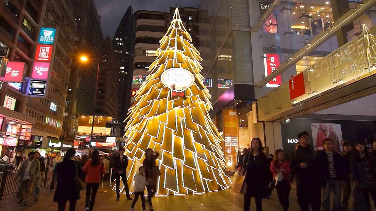 Louis Vuitton Christmas Tree on Vimeo