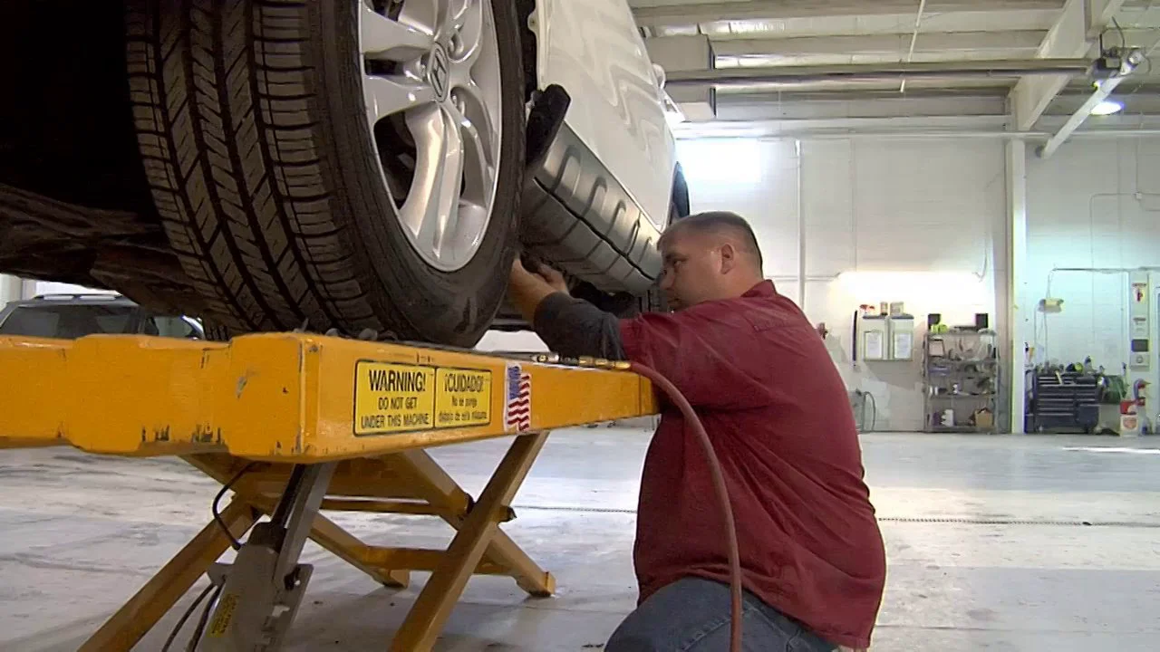 Auto Body Buddy at Inter TechCollision Center in Omaha Nebraska on Vimeo