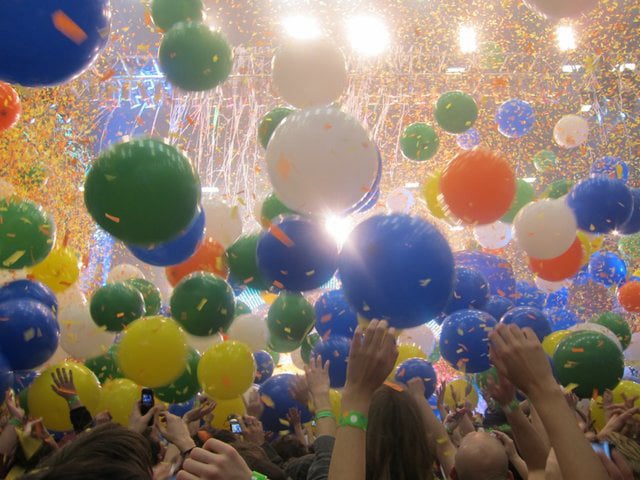 The Flaming Lips New Year s Eve Freakout 2010 Midnight Balloon Drop On Vimeo
