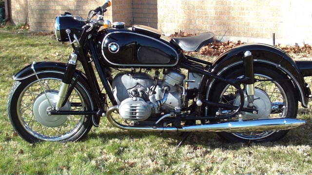 My 1966 BMW R60/2 startup on Vimeo