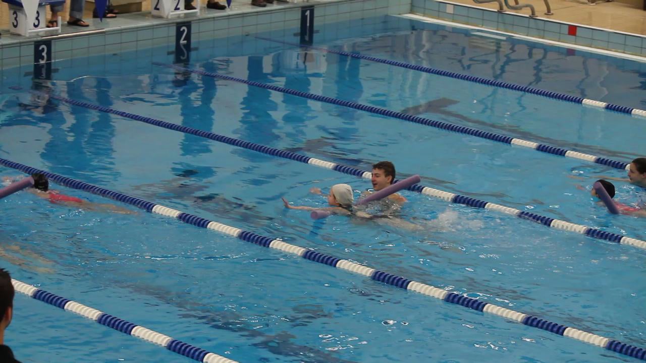 Premieres course de Natation d'Elisabeth à 4 ans : nage crawl on Vimeo