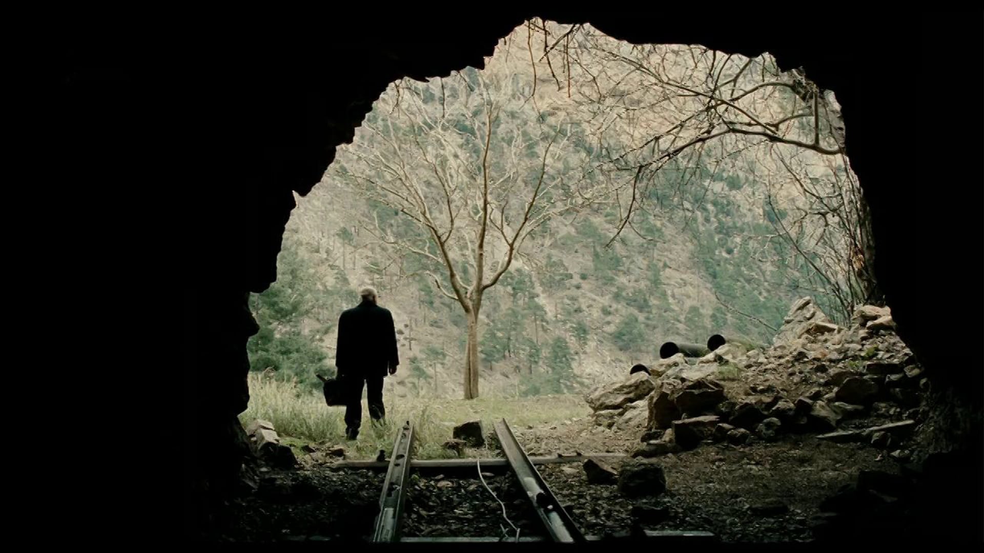 KÜF (MOLD) Trailer - 69. Venedik Film Festivali "Genç Aslan" Ödülü