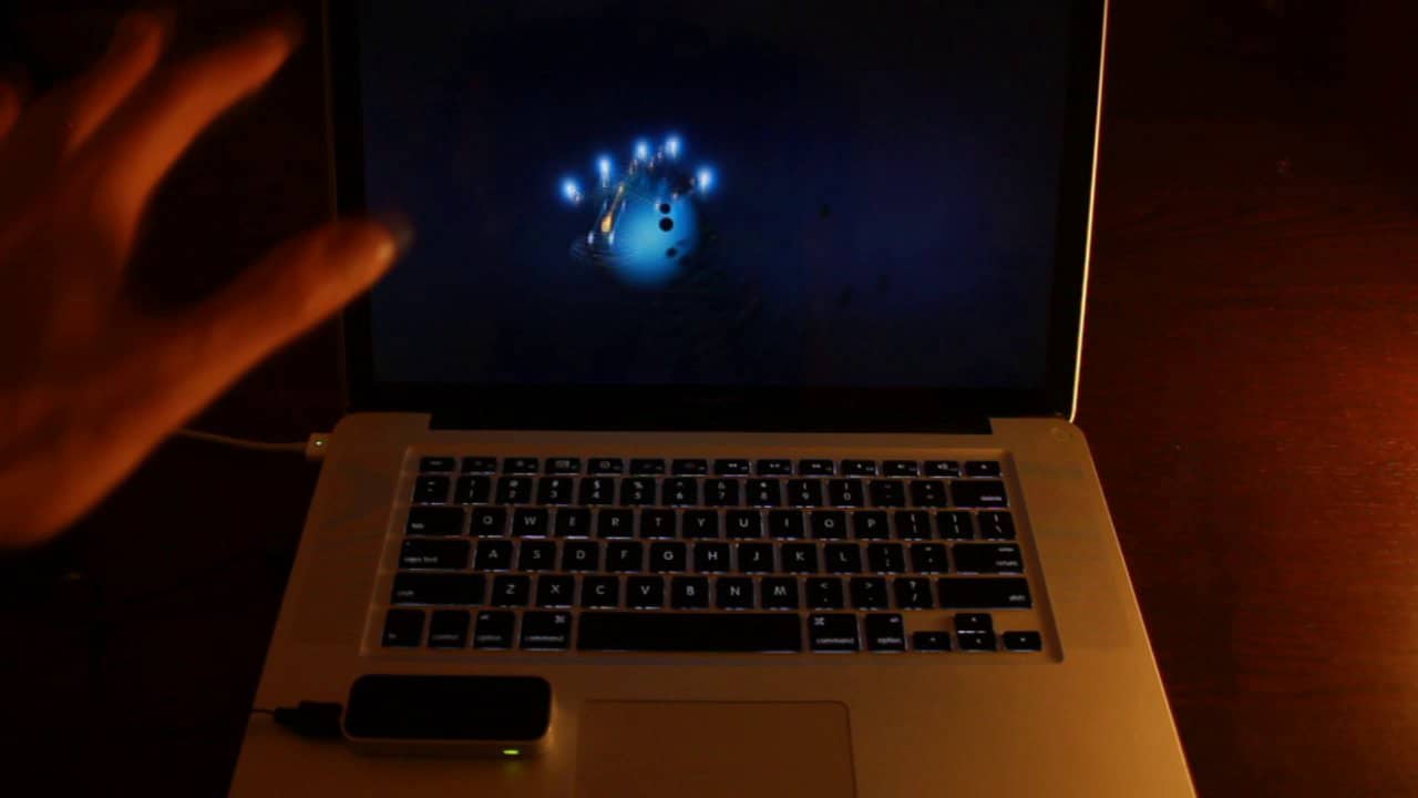 Experimenting with the LEAP Motion Controller on Vimeo